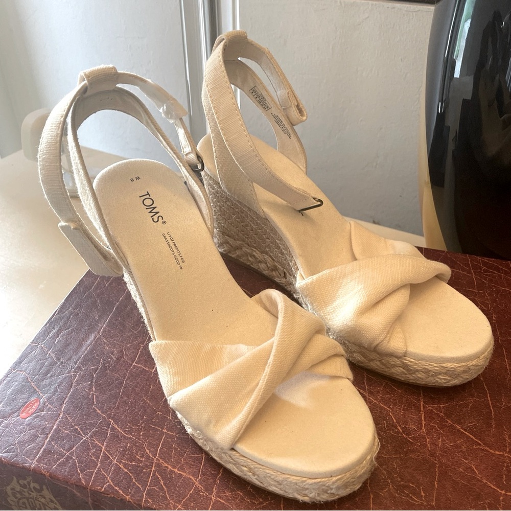 Tom’s wedge shoes size 8W. New without box - Picture 2 of 6